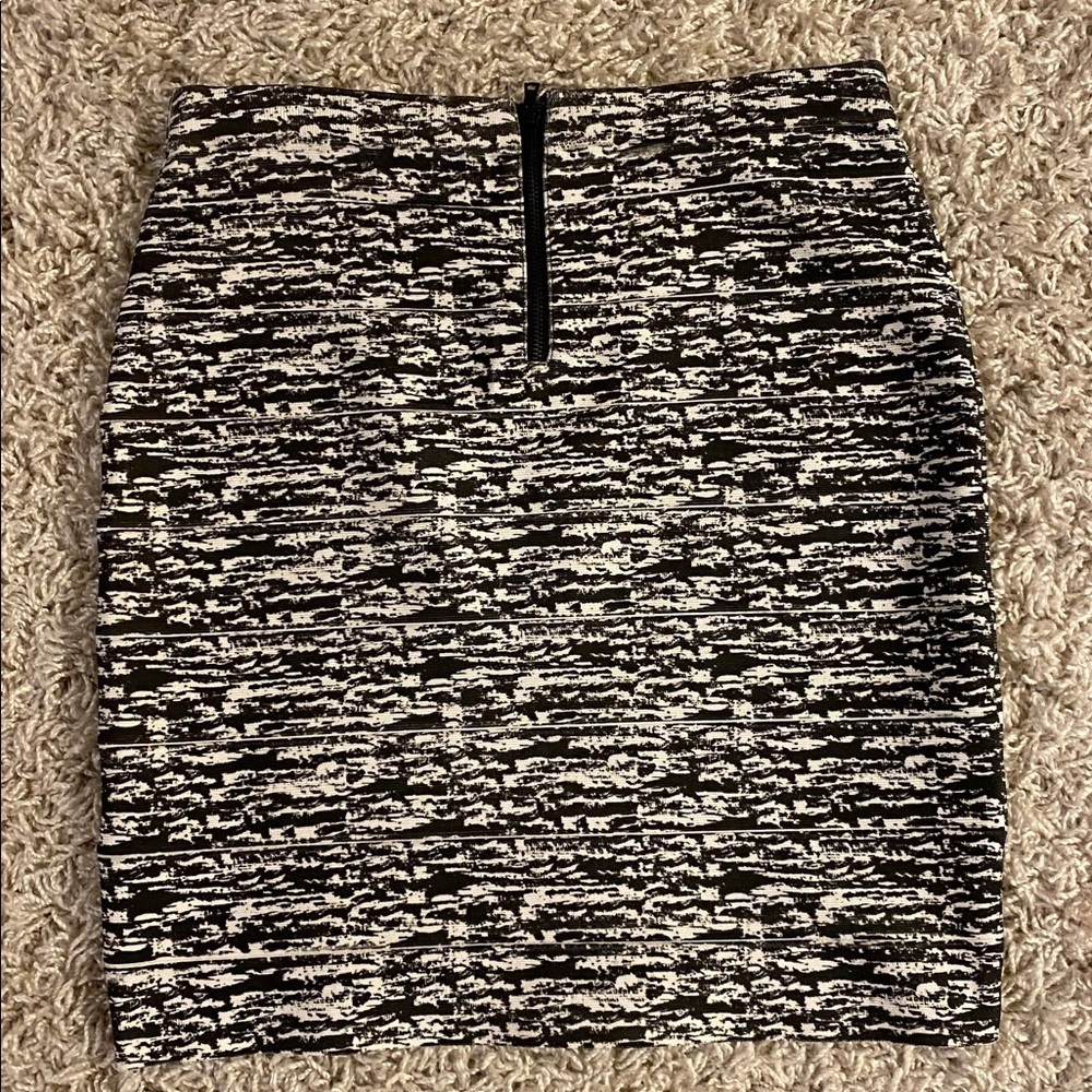 Alice + Olivia Black and White Textured Pencil Skirt L - Picture 4 of 4